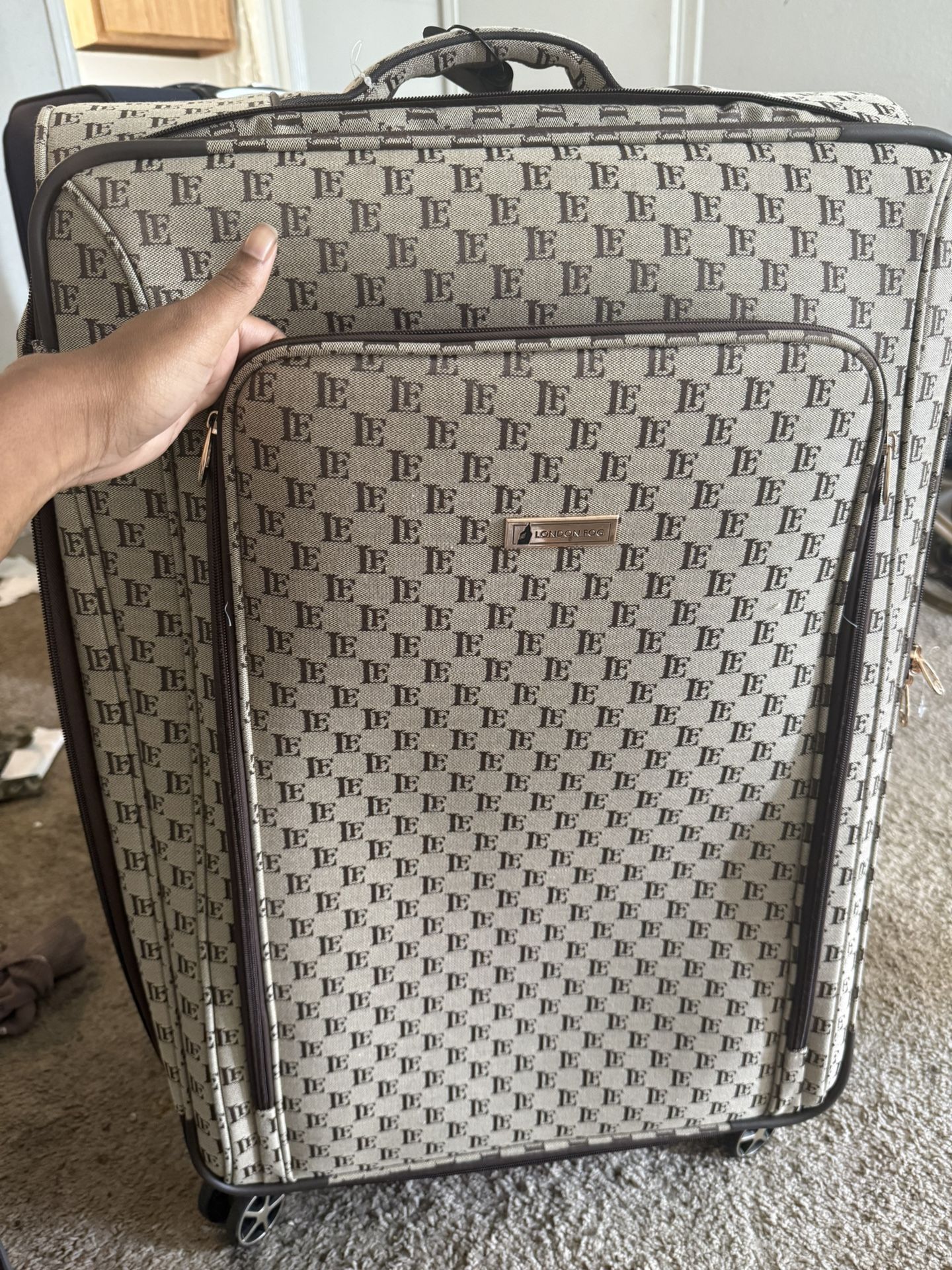 55$ Logan Fog Suit Case (Has Never Been Used)