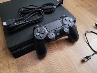 Playstation 4 slim