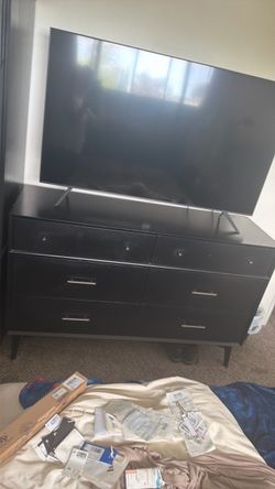 Black Dresser w/ 6 drawers