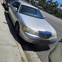 2001 Lincoln Town Car