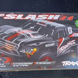 Traxxas Slash 4x4 1/16 In Sealed Box.