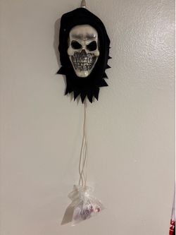 Bleeding skull mask
