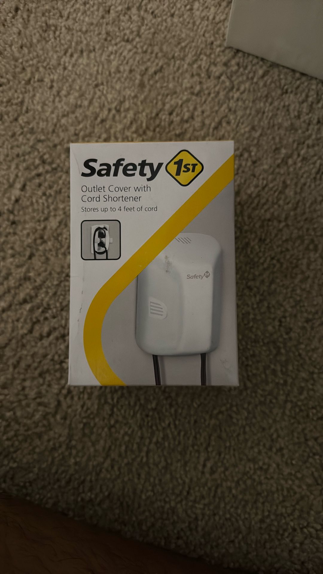 Safety 1st Outlet Cover with Cord Shorterner (Quantity 7)