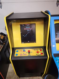 Arcade cabinet- Pacman, Frogger, Donkey Kong 60 games!