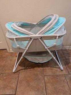 Foldable Baby Bassinet with Canopy