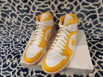 Air Jordan 1 Mid WMNS/University Gold-White