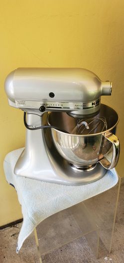 KitchenAid Artisan Stand Mixer Like New