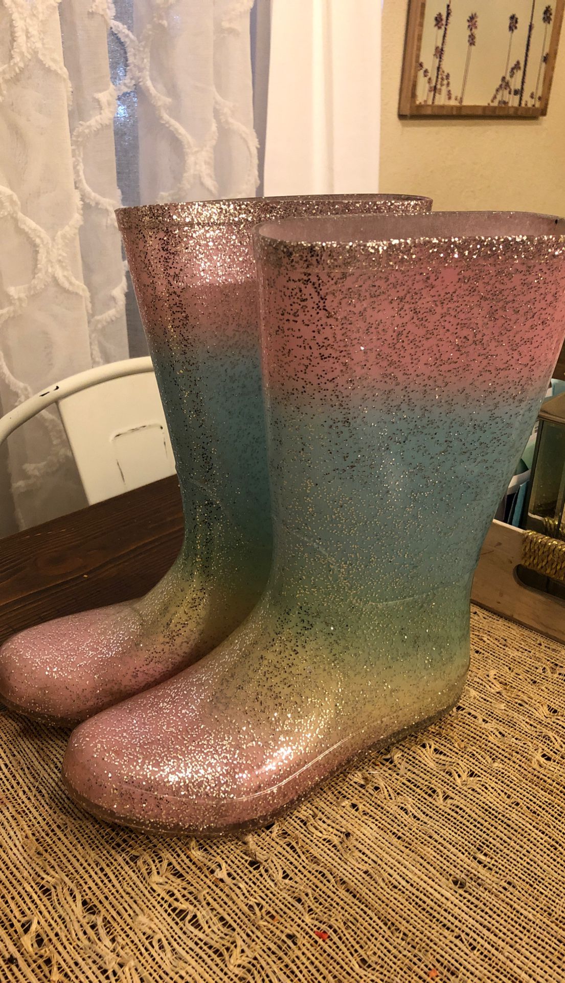 Girls size 3 rain boots pretty much new worn couple times