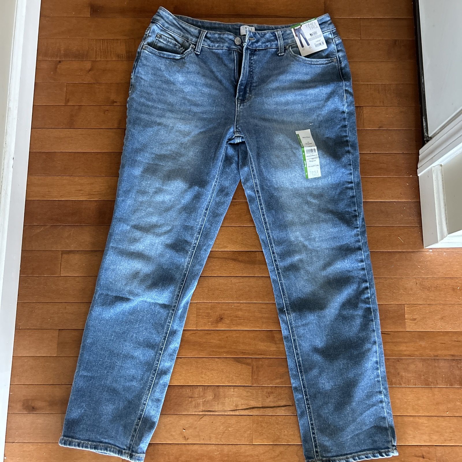 Time and Tru Womens Mid Rise Straight Jeans Regular Size 14 Light Wash