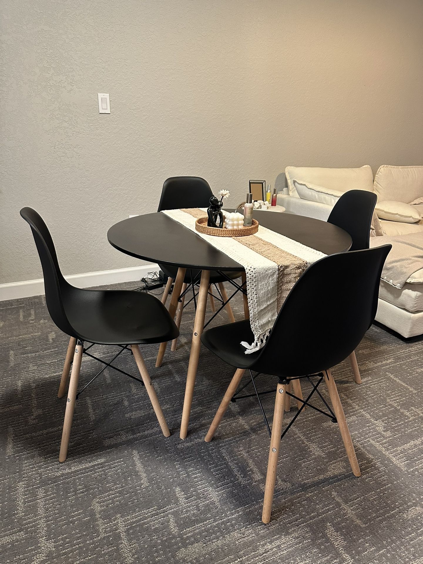 Dinning Table W 4 Chairs