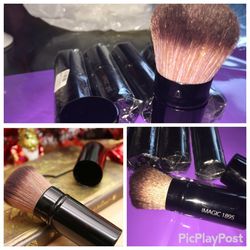 Makeup brush