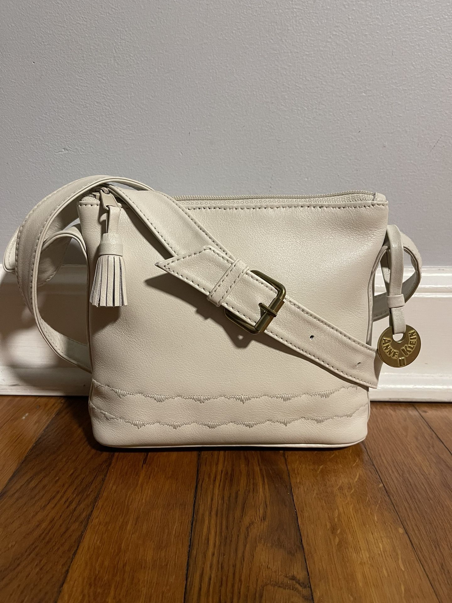 Beautiful Anne Klein Leather Crossbody 