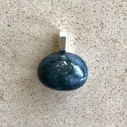 💚 Pretty, greenish gemstone pendant
