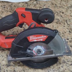 Milwaukee Circular Saw 