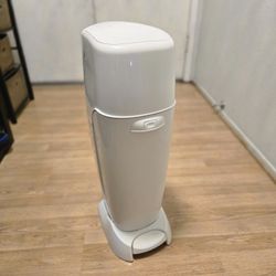 Diaper Genie (Lysoled)