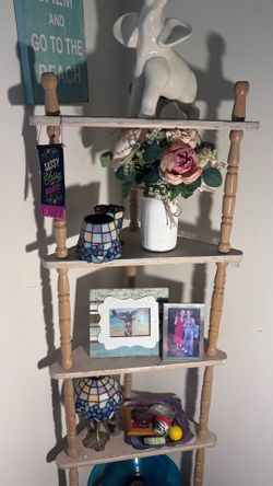 Corner shelf