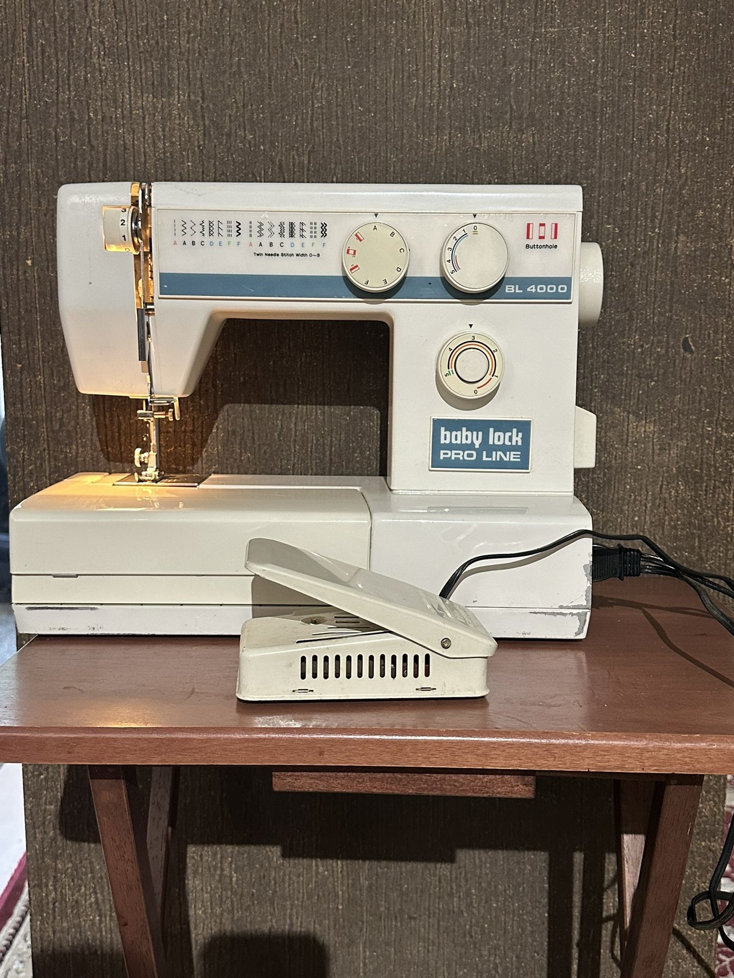 Baby Lock Pro Line BL 4000 Sewing Machine