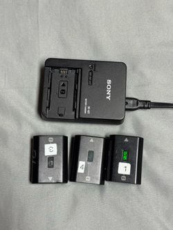 3x Sony NP-FZ100 Original Batteries + Sony BC-QZ1 Charger