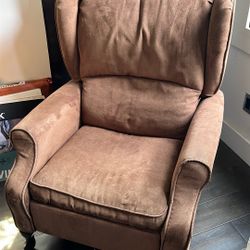 Small brown Clean Recliner