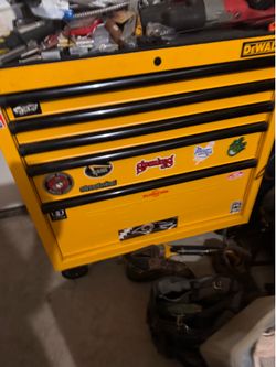 DeWalt tool chest