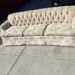 MCM BEAUTIFUL FLORAL 7 ft Curved sofa Like new