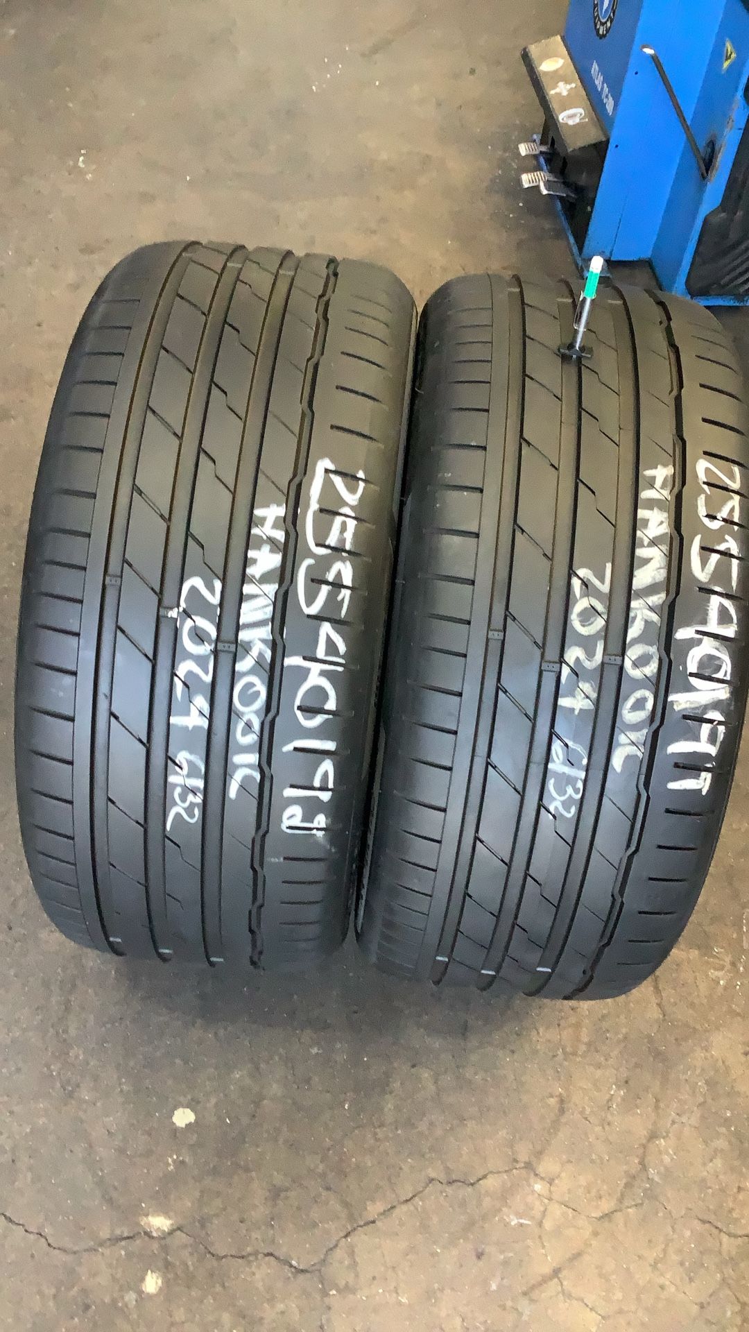 255/40/19