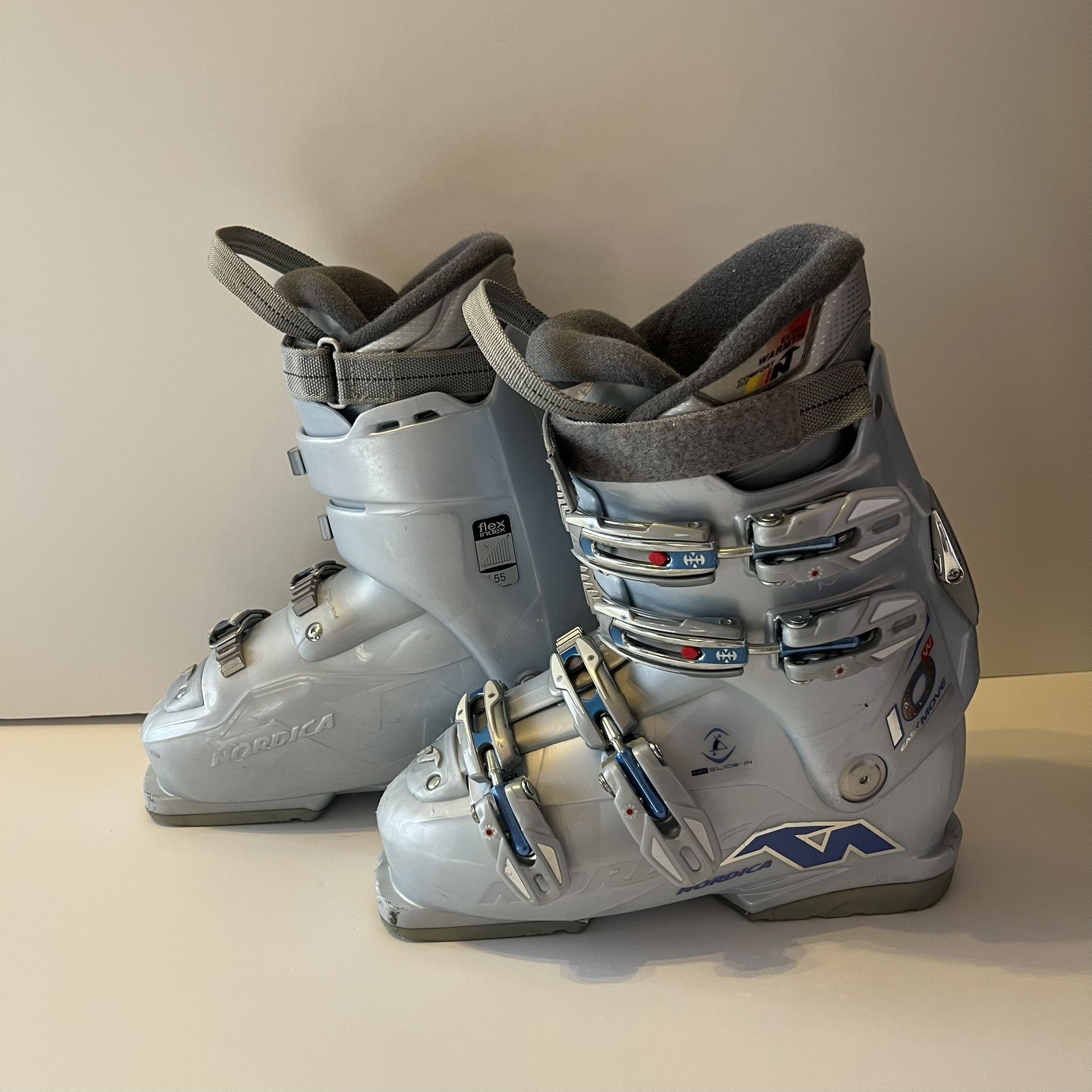 Nordica Woman’s Ski Boots Size 6