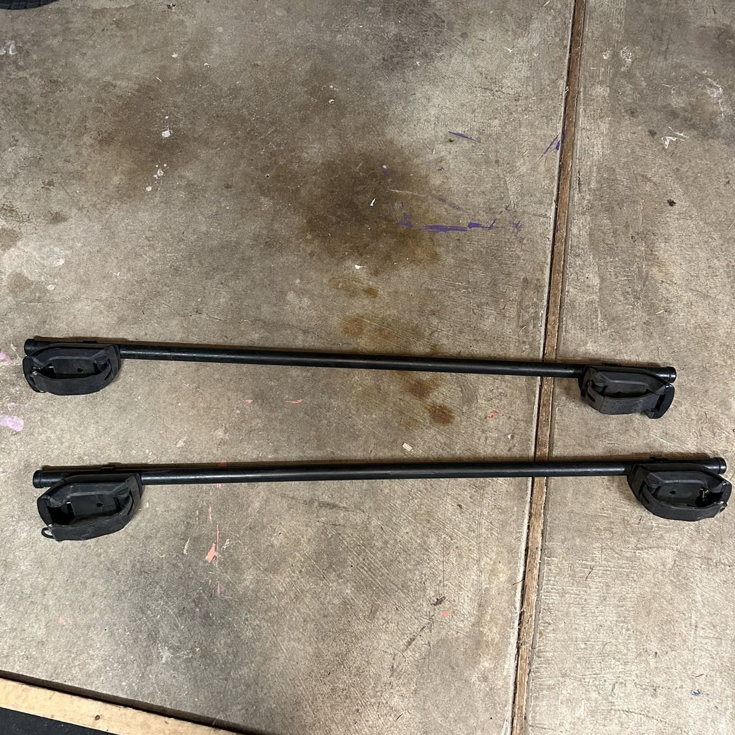 Yakima Timberline Towers And 48 Round Bar Roof Rack for Sale in Hillsboro OR OfferUp