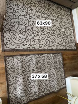 Are Rug Set. Good Conditions 