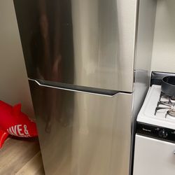 2024 Insignia Refrigerator