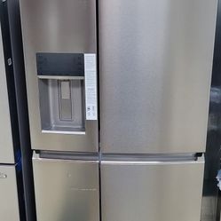 New 4 DOOR REFRIGERATOR Frigidaire 