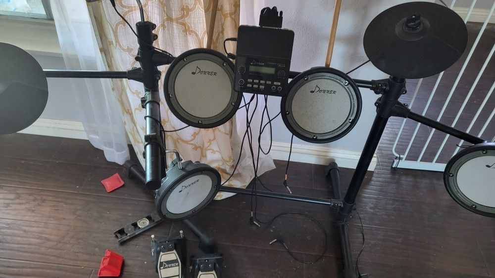 Donner DED-100 Electronic Drum Set Electric Drum Kit Dual Zone Quiet Mesh Pads