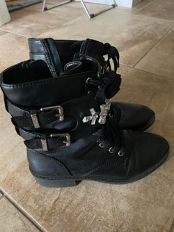 Black short heeled boots