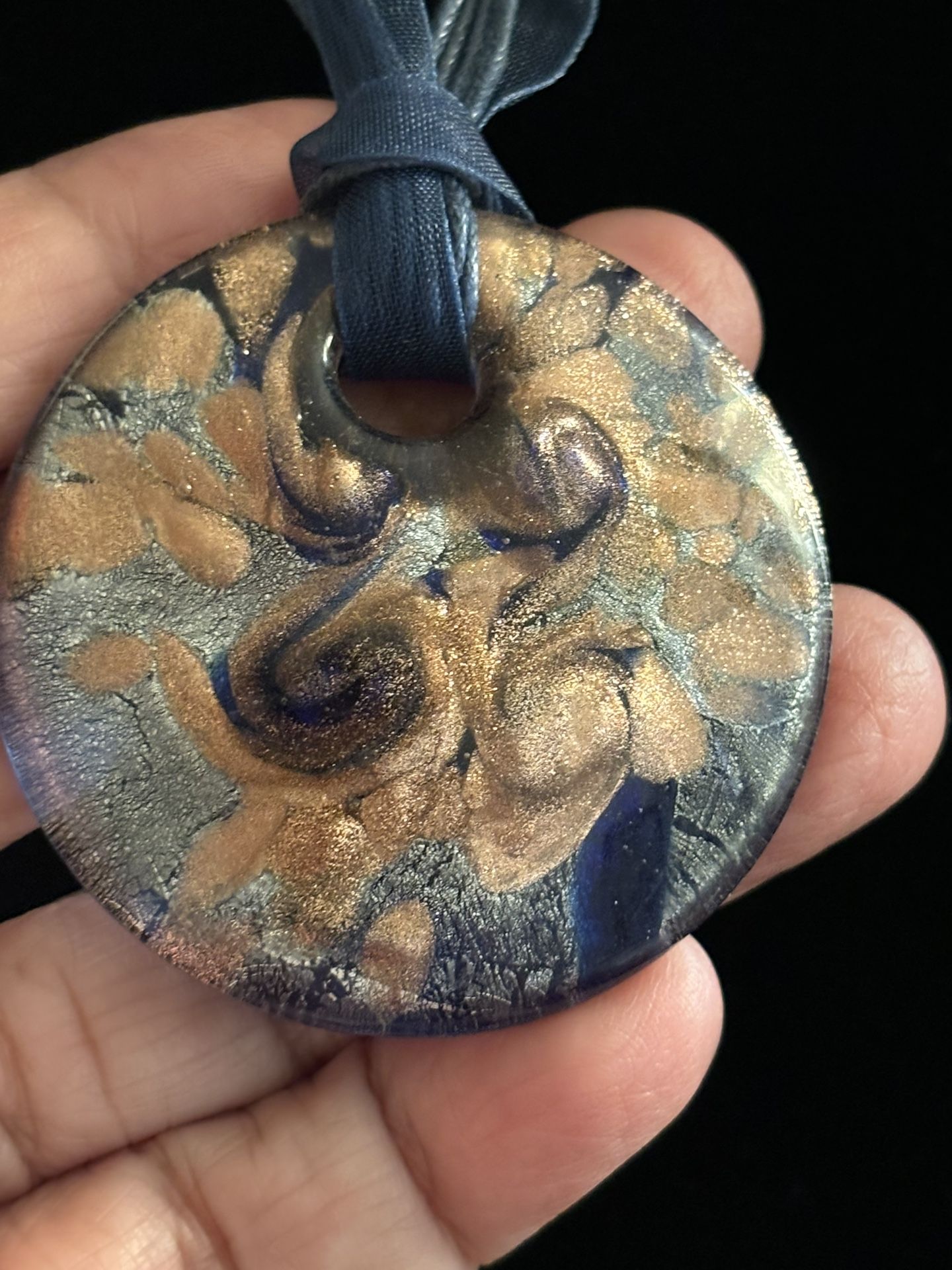 Glass pendant Choker