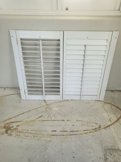 PLANTATION SHUTTERS 36" X 32"