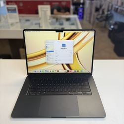 MacBook Air 15inch M3 /8/256 Black Color Like New