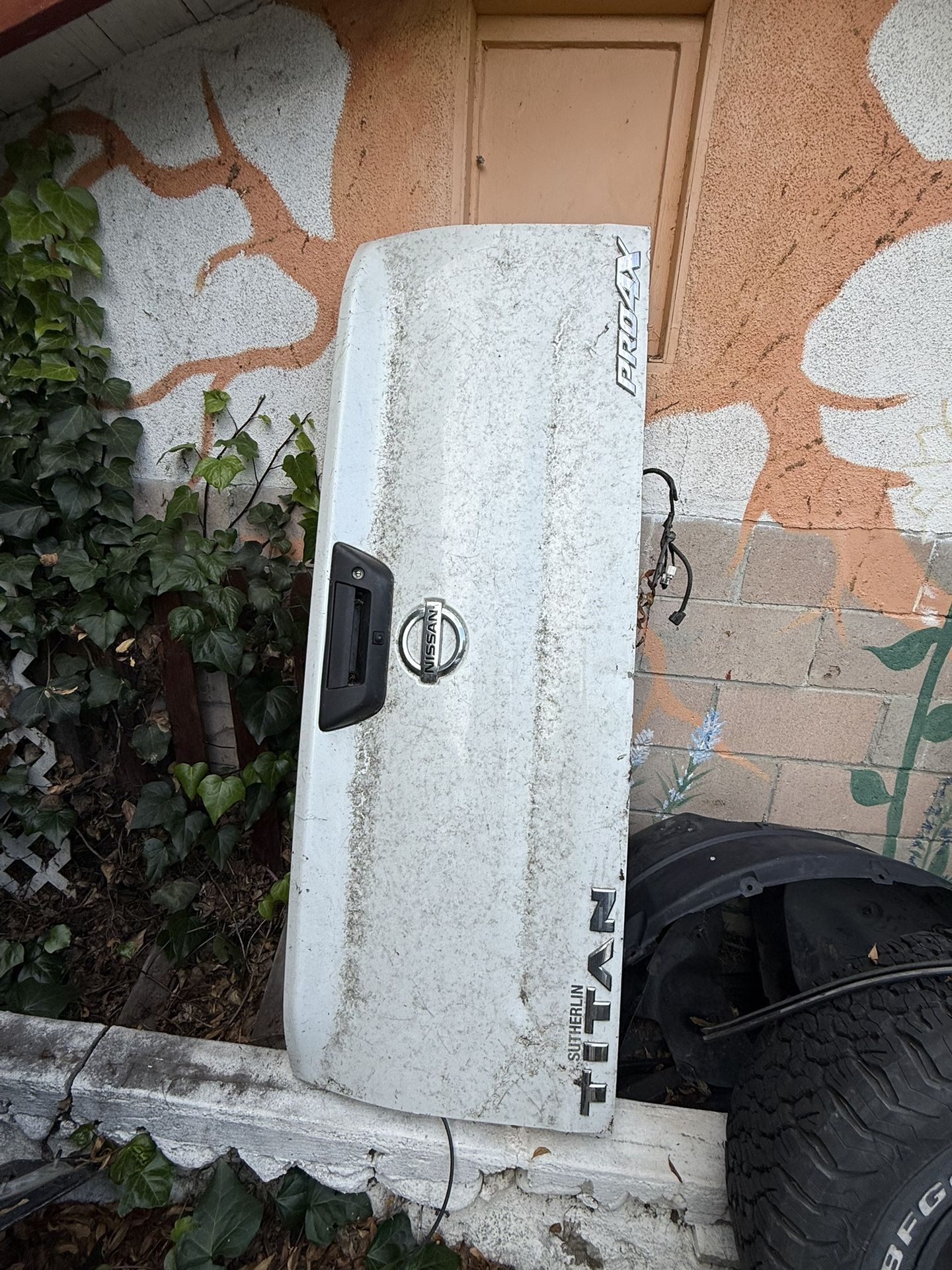 2019 Nissan Titan Tailgate