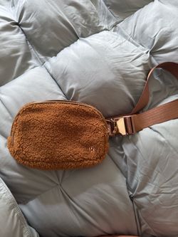 Lululemon athletica cross body