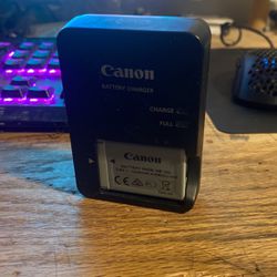 Canon camera battery charger and battery 