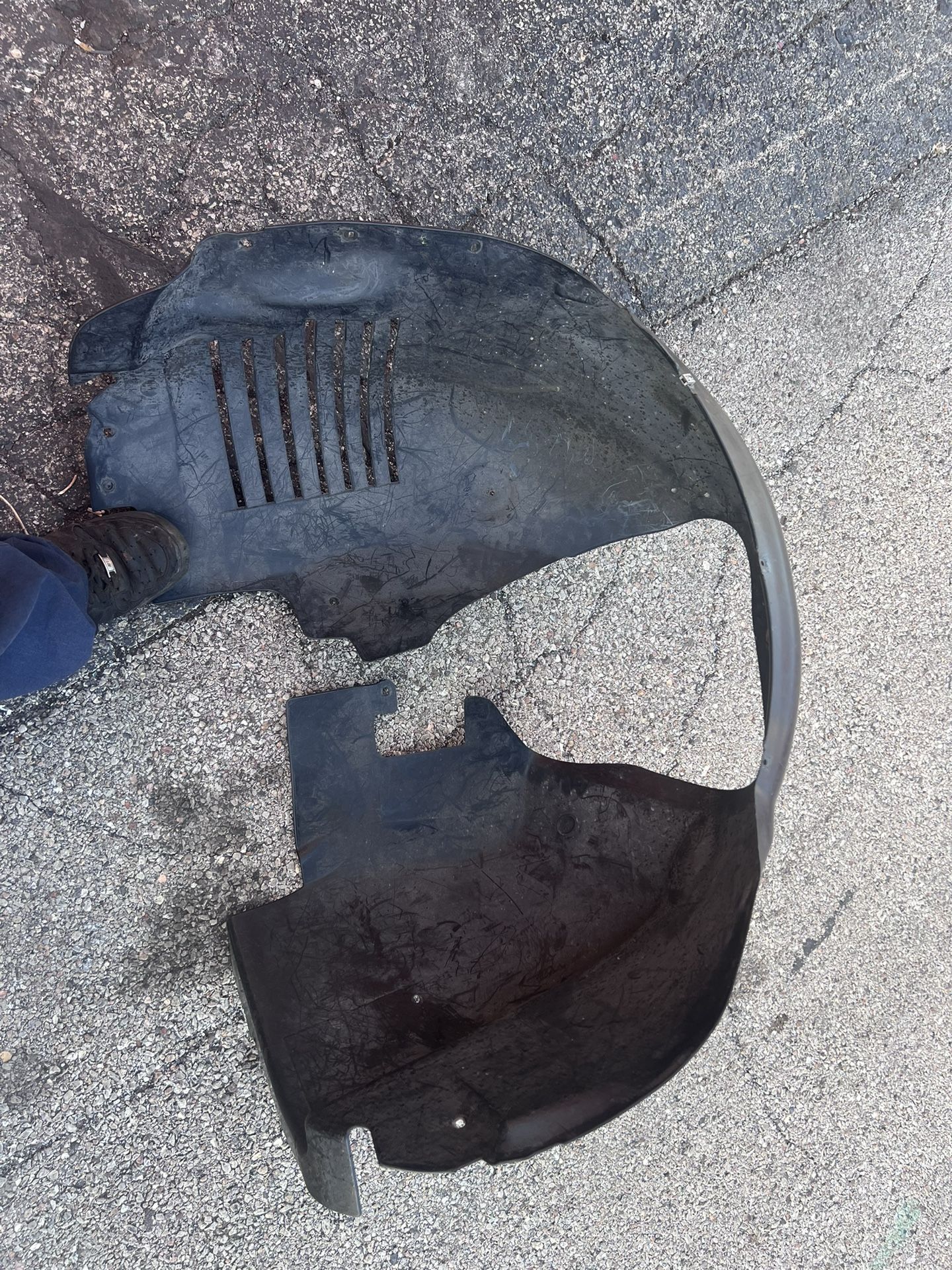 2003 2004 2005-2011 BENTLEY CONTINENTAL GT FRONT LEFT WHEEL FENDER SPLASH GUARD