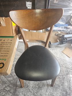 5 dining/kitchen chairs