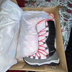 NEW Columbia Women boots