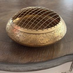 Brass vase with individual divider