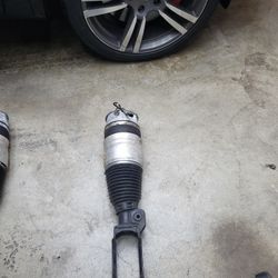Porsche Cayenne, Turbo or GTS 2011 to 2018 Passenger side front right air suspension strut