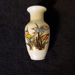 Vintage Seizan Gama Japanese Floral Cream Crackle Vase