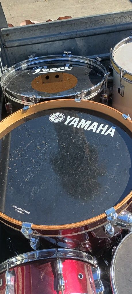 Assorted Drums And Drums Set