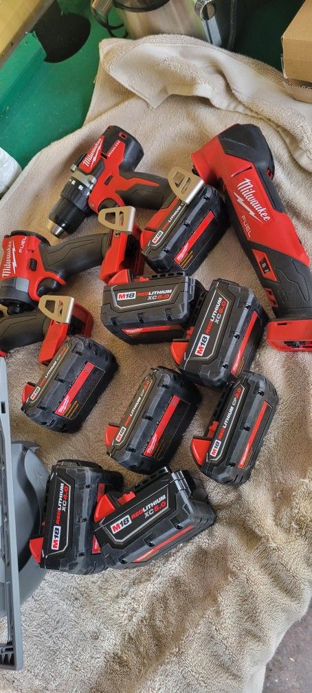 Herramienta Milwaukee Nueva Solo El Multi Tools Un Poco Usado El Presio Es Firme Firme