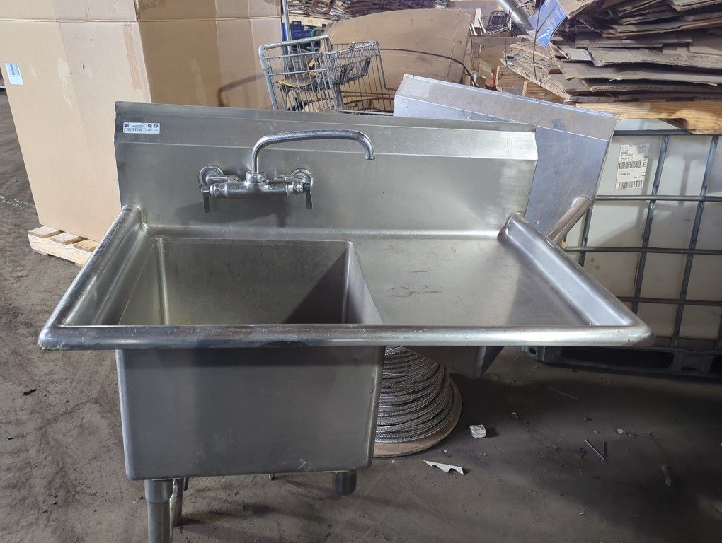Stainless Steel Sink With Brass An Copper Plumbing
