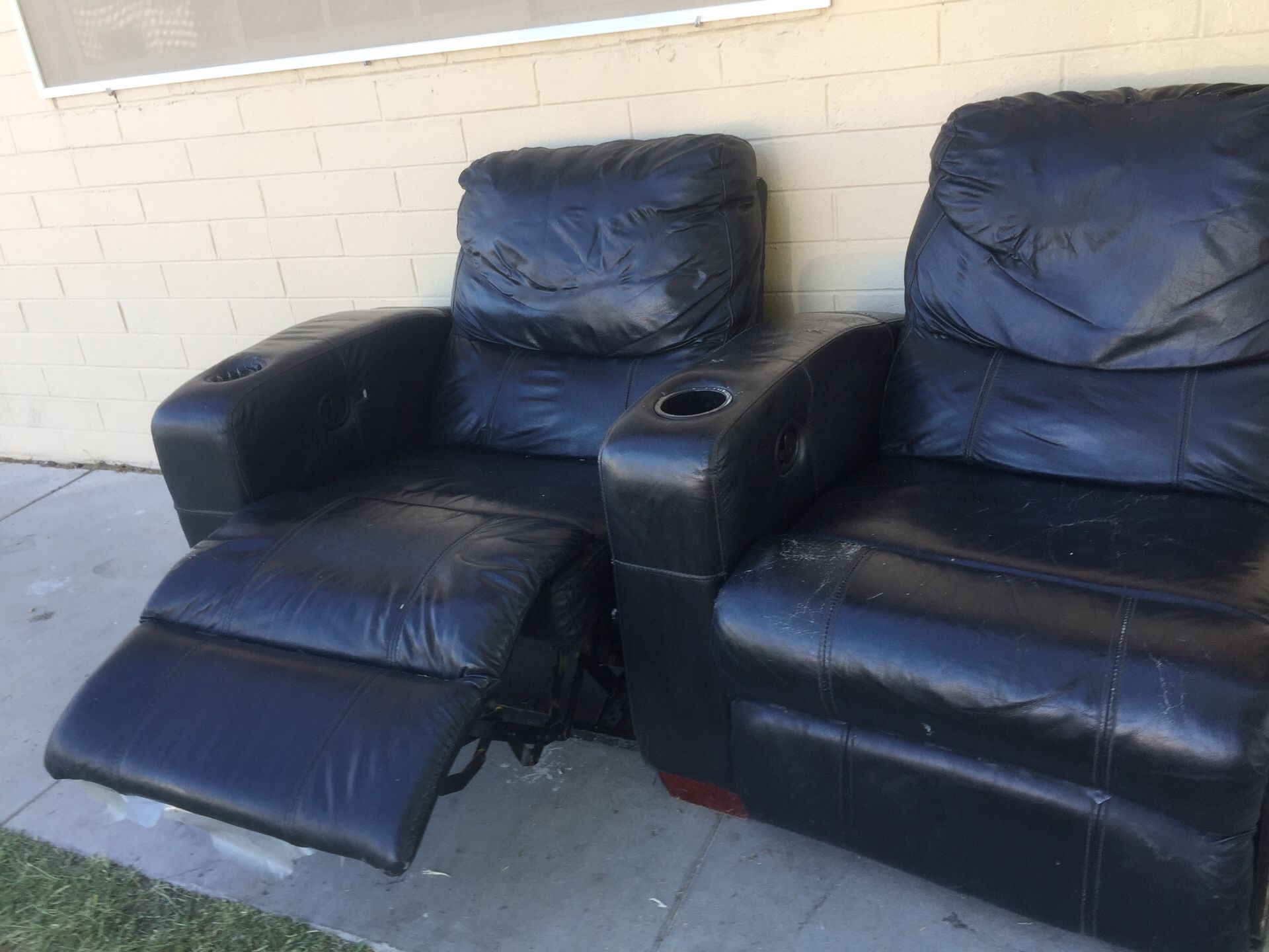 Very comfy black theatre style recliner chairs