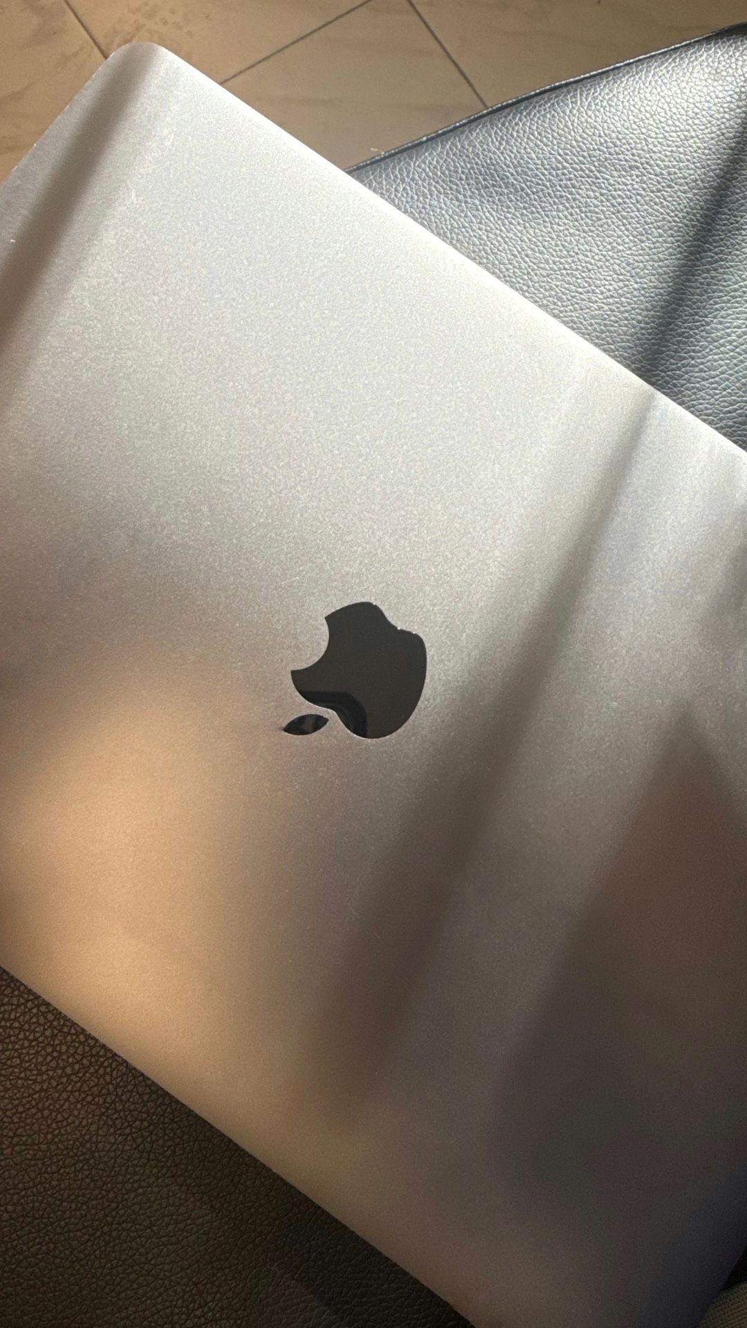 MAC BOOK 13 -inch 2020 M1